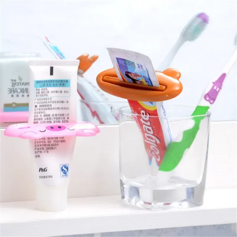 多機能ツール キッチン用品 バスルーム 漫画歯磨き粉絞り器  - Kitchen Gadgets Needed のレビューと価格